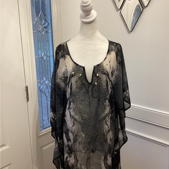 NEW DIRECTIONS Tops - New Directions Black and Gray Classic Tunic Top (PREOWNED)